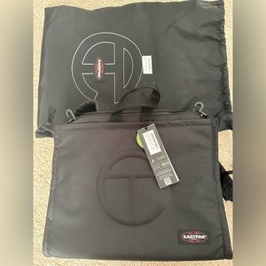 EUC EASTPAK X TELFAR MEDIUM SHOPPER - Black